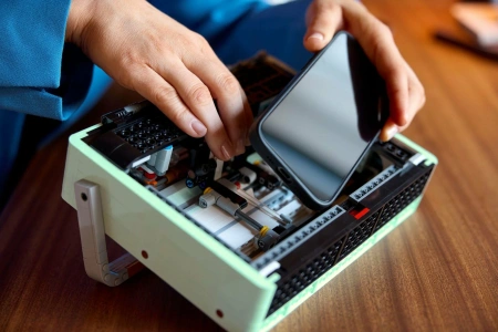 Конструктор LEGO Icons 10334 Ретро-радио