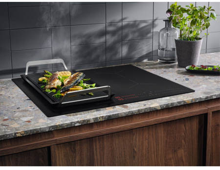 Индукционная варочная поверхность Electrolux EIS62453