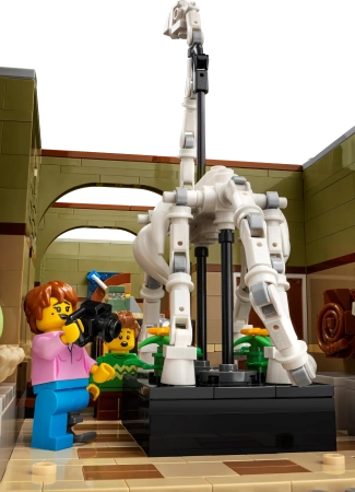 Конструктор LEGO Icons 10326 Музей естественной истории