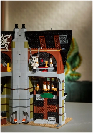 Конструктор LEGO Creator 10273 Дом с привидениями