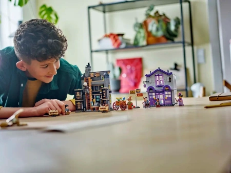 LEGO Harry Potter 76439 Ollivanders & Madam Malkin's Robes