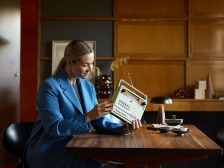 Конструктор LEGO Icons 10334 Ретро-радио