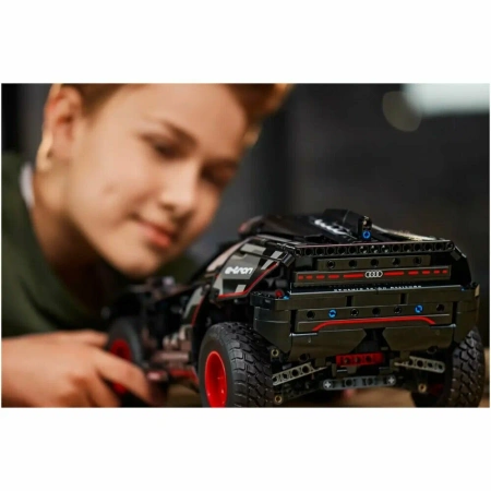 LEGO Technic Audi RS Q e-tron 42160
